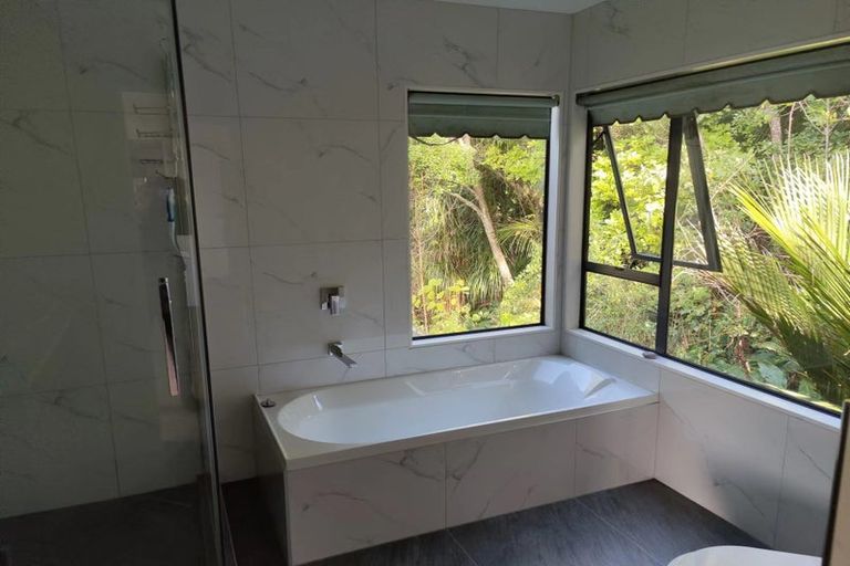 Photo of property in 35 Park Road, Titirangi, Auckland, 0604