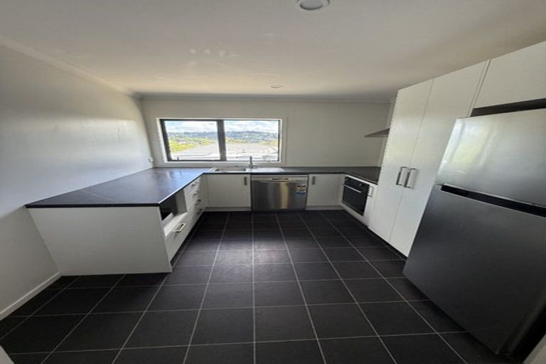 Photo of property in 9 Lowry Heights, Stokes Valley, Lower Hutt, 5019