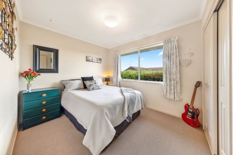 Photo of property in 13 Crescent Hills Court, Northpark, Auckland, 2013