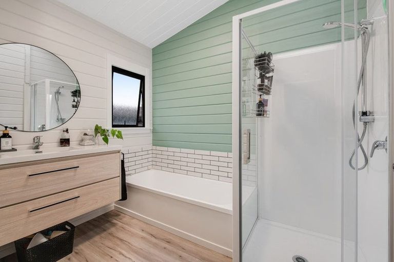 Photo of property in 24a Fairway Avenue, Red Beach, 0932