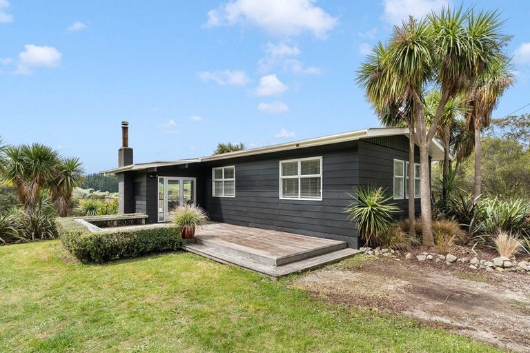 Photo of property in 307 Ruakokoputuna Road, Ruakokoputuna, Martinborough, 5781