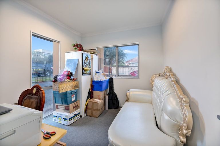 Photo of property in 6 Jezero Drive, Massey, Auckland, 0614