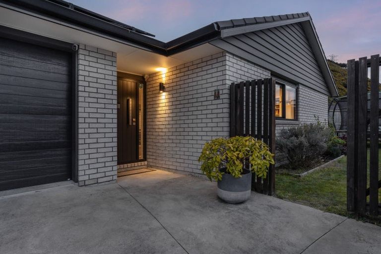 Photo of property in 14 Schooner Drive, Whitby, Porirua, 5024