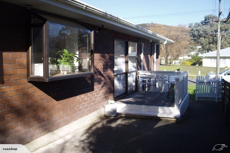 Photo of property in 2/25 Horoeka Street, Stokes Valley, Lower Hutt, 5019