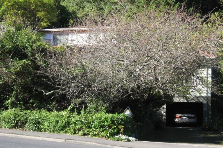 Photo of property in 84 Newlands Road, Newlands, Wellington, 6037