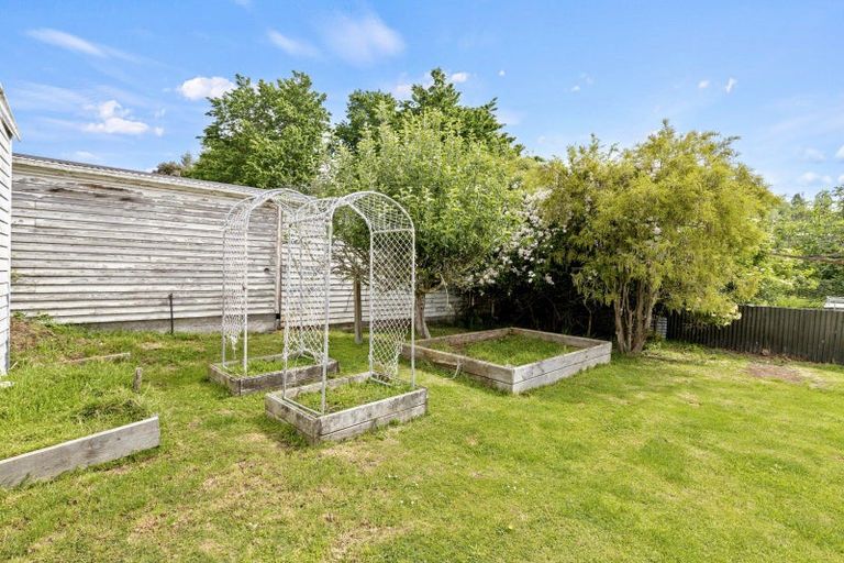 Photo of property in 30 Milne Street, Hunterville, 4730
