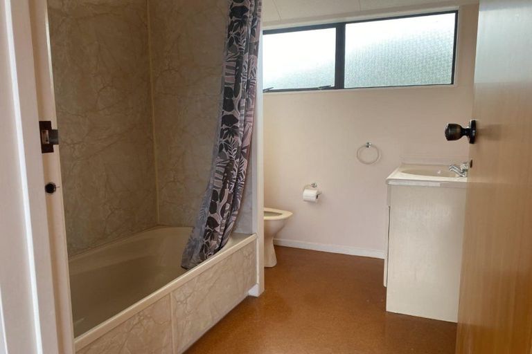 Photo of property in 18 Riverside Road, Orewa, 0931