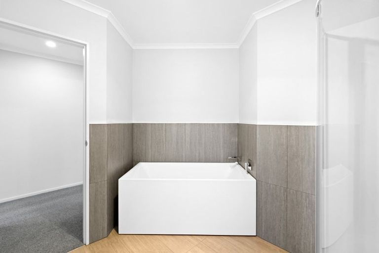 Photo of property in 13 Mangakoea Place, St Andrews, Hamilton, 3200