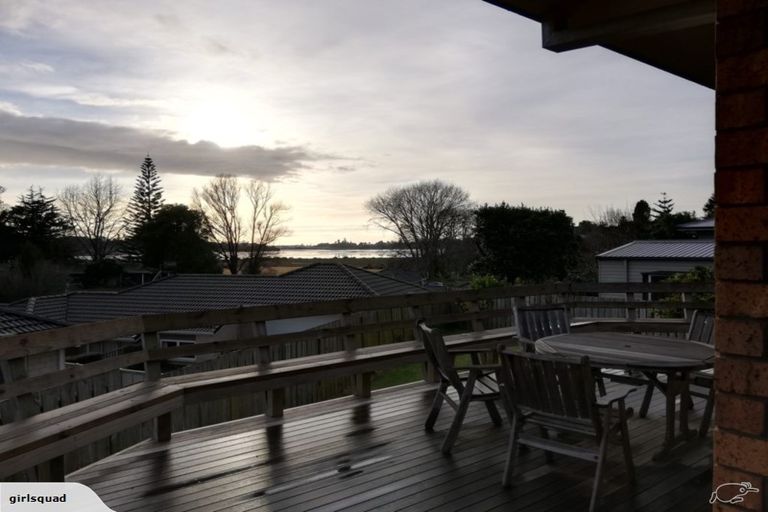 Photo of property in 4 Waikareao Way, Brookfield, Tauranga, 3110