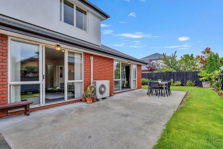 Photo of property in 3 Rosefield Lane, Northcote, Christchurch, 8052