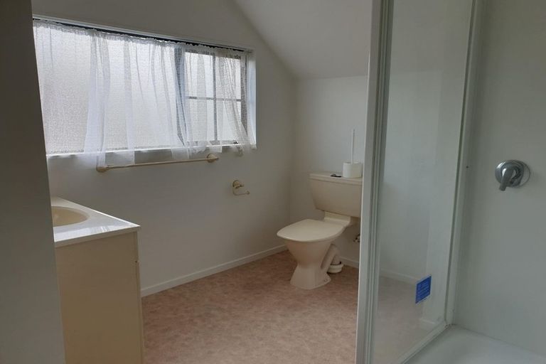 Photo of property in 2/96 Cambridge Terrace, Waterloo, Lower Hutt, 5011
