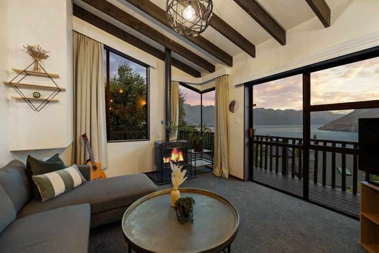 Photo of property in 4b Caples Place, Fernhill, Queenstown, 9300