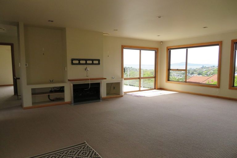 Photo of property in 31 Jellicoe Road, Murrays Bay, Auckland, 0630
