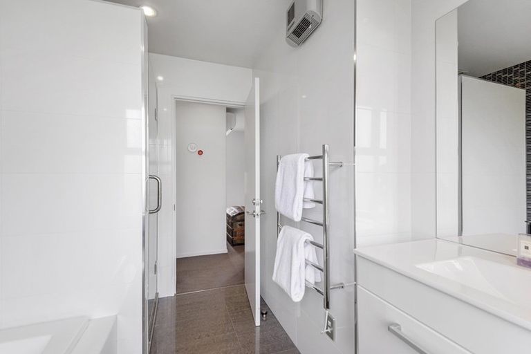 Photo of property in 132 Waimairi Road, Ilam, Christchurch, 8041