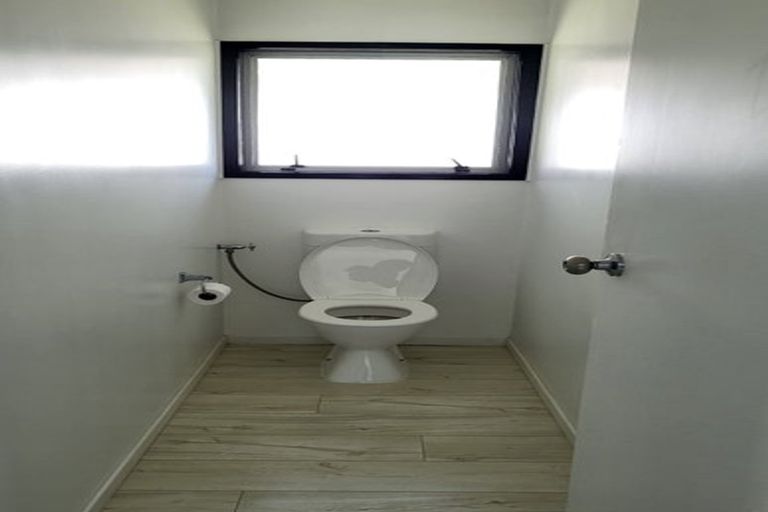 Photo of property in 3 Woodhouse Place, West Harbour, Auckland, 0618