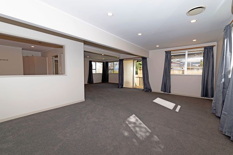 Photo of property in 1 Shale Avenue, Massey, Auckland, 0614
