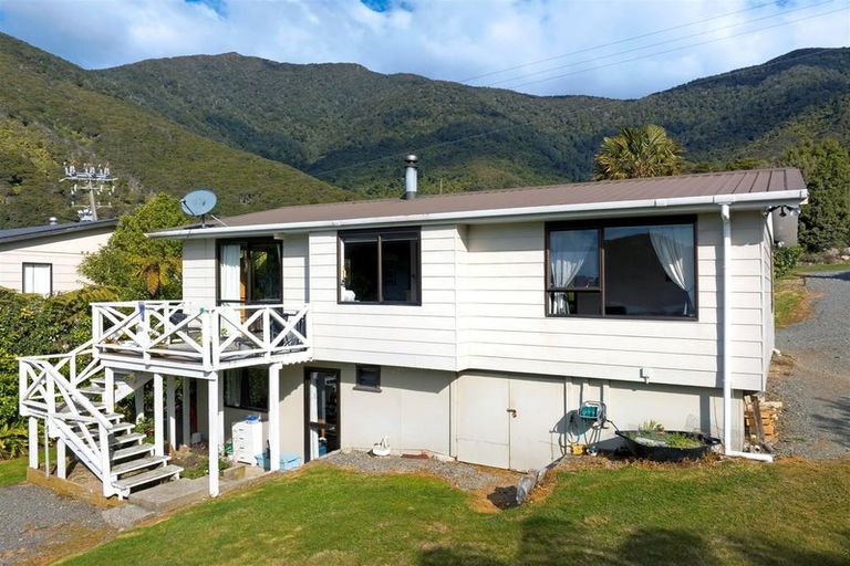 Photo of property in 3 Field Terrace, Okiwi Bay, French Pass, 7193