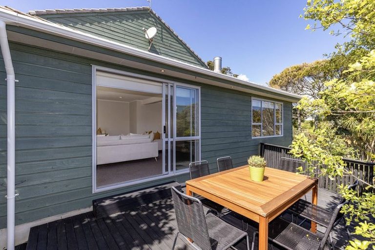Photo of property in 131 Renown Road, Raumati South, Paraparaumu, 5032