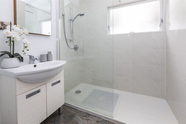 Photo of property in 20 Raekura Place, Redcliffs, Christchurch, 8081