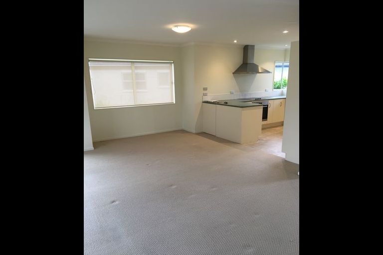 Photo of property in 6 Ishtar Place, One Tree Point, 0118