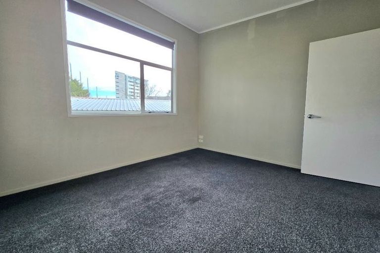 Photo of property in 5 Clayburn Road, Glen Eden, Auckland, 0602