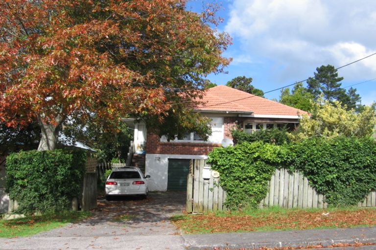 Photo of property in 15 Eastglen Road, Glen Eden, Auckland, 0602