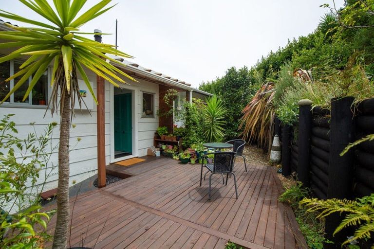 Photo of property in 2/104 Tosswill Road, Tahunanui, Nelson, 7011