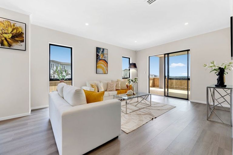 Photo of property in 2 Elevation Street, Flat Bush, Auckland, 2019