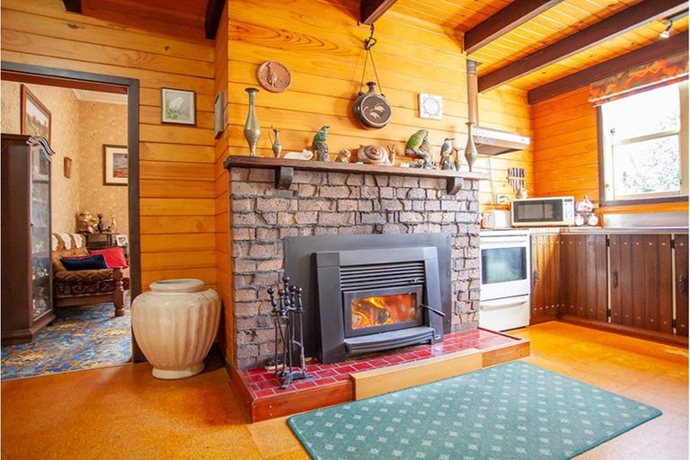 Photo of property in 6 Inland Road North, Tikorangi, Waitara, 4383