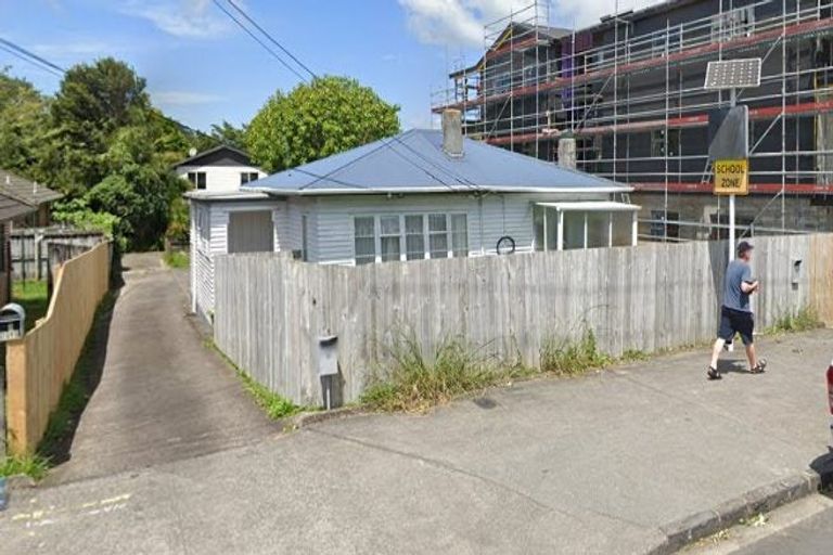 Photo of property in 3/2090 Great North Road, Avondale, Auckland, 0600