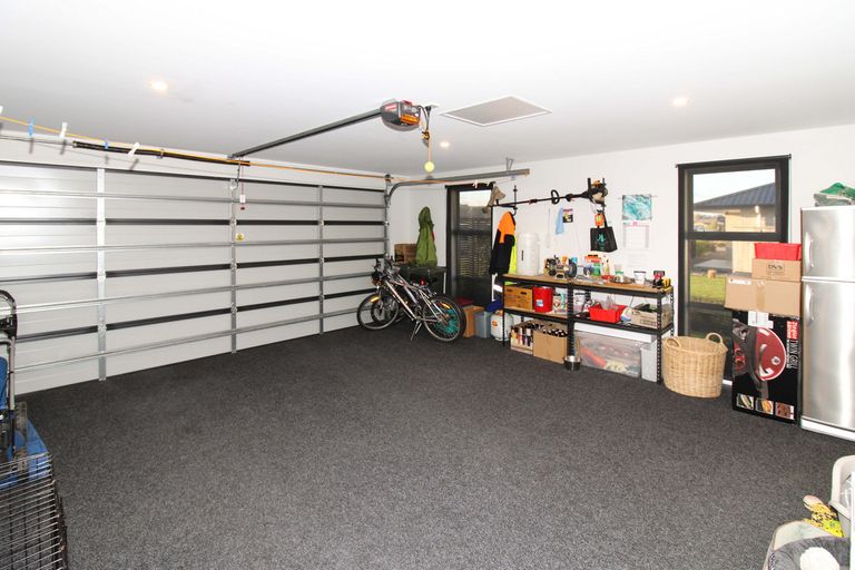 Photo of property in 28 Feist Street, Carterton, 5713