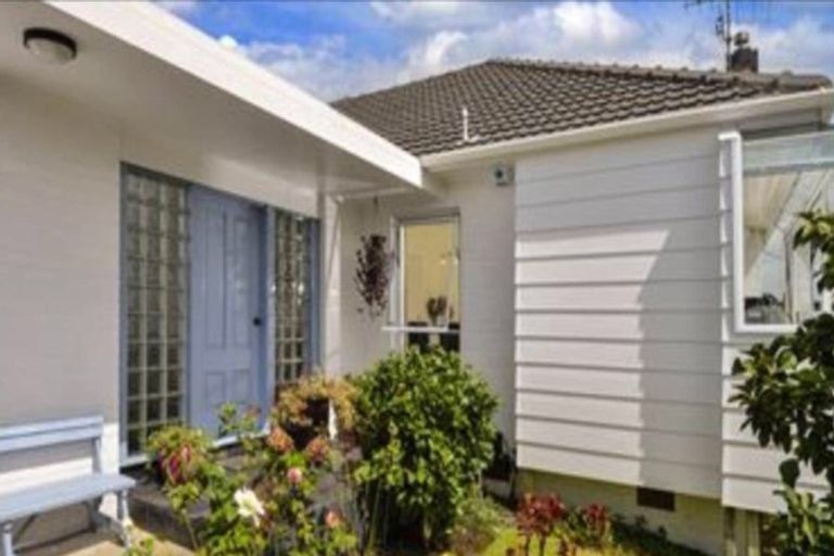 Photo of property in 11 Otakau Road, Milford, Auckland, 0620