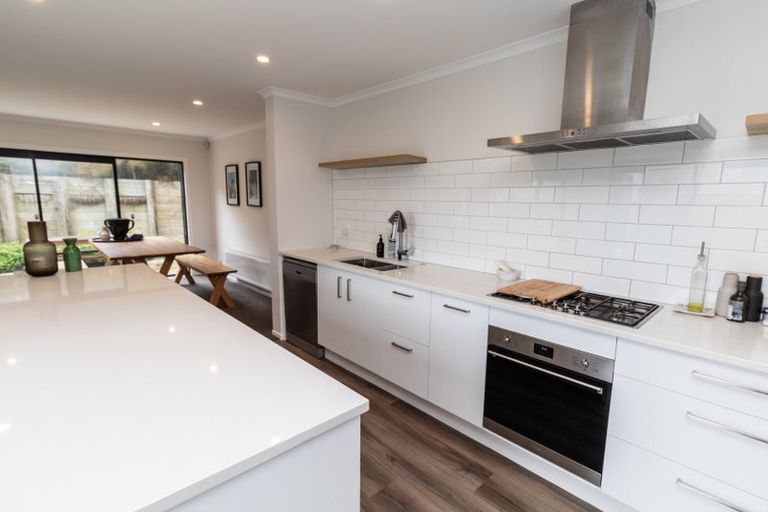 Photo of property in 41 Glanmire Road, Newlands, Wellington, 6037