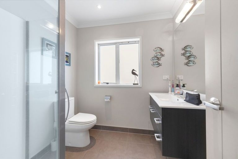 Photo of property in 174 Forest Hill Road, Henderson, Auckland, 0612