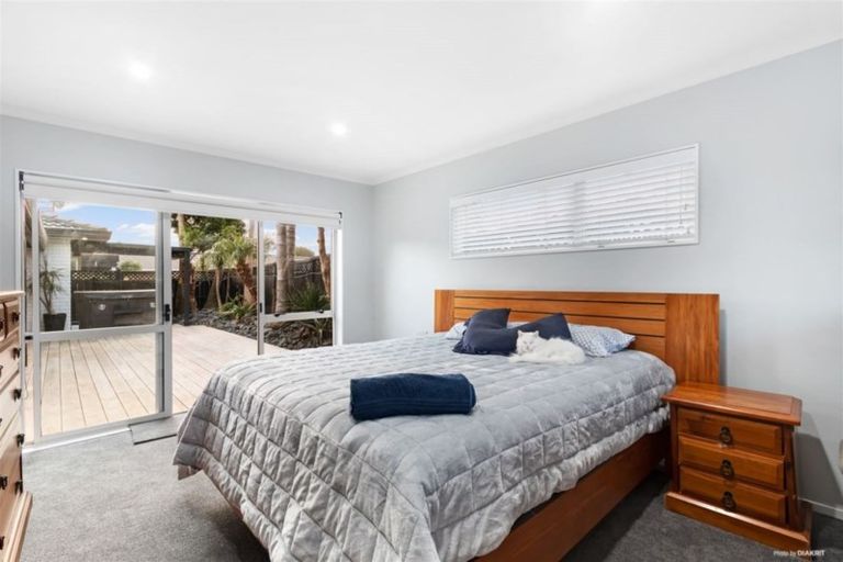 Photo of property in 22 John Lister Close, Golflands, Auckland, 2013