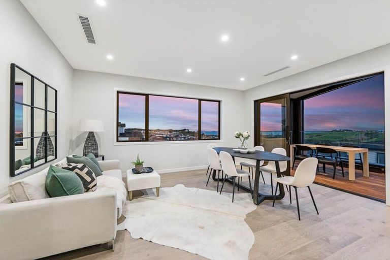 Photo of property in 29 Kumukumu Road, Long Bay, Auckland, 0630