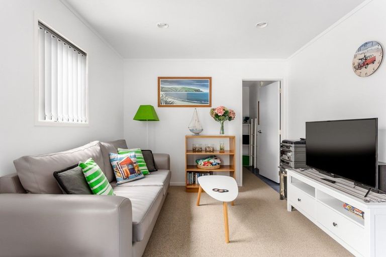 Photo of property in 48 Karewa Parade, Papamoa Beach, Papamoa, 3118