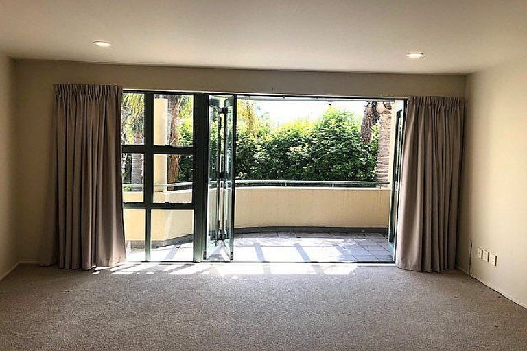 Photo of property in 11/1 Hillcrest Avenue, Hillcrest, Auckland, 0627