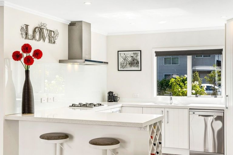 Photo of property in 21 Somerby Mews, Silverstream, Upper Hutt, 5019