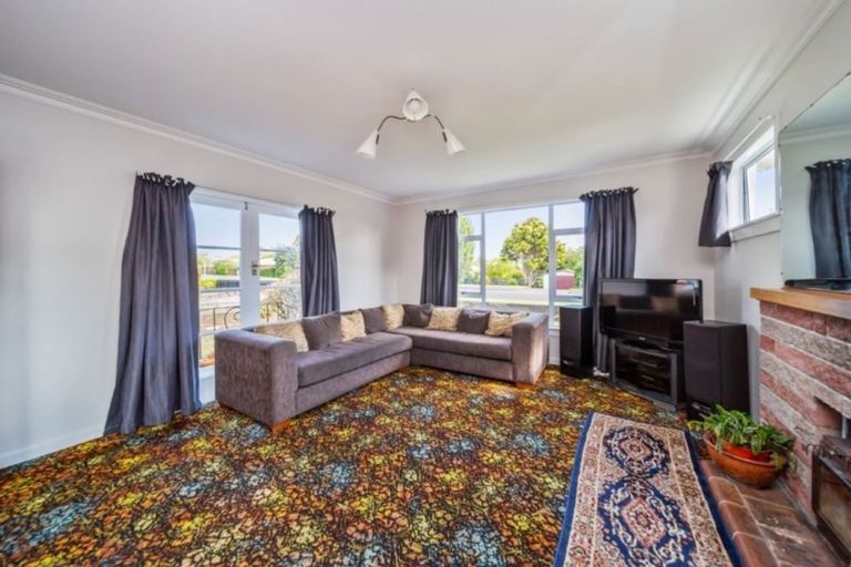 Photo of property in 14 Cowling Road, Hurdon, New Plymouth, 4310