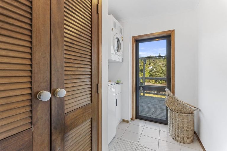 Photo of property in 10 Ridge Lane, New Plymouth, 4310