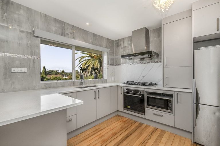 Photo of property in 2/55 Glenmore Road, Sunnyhills, Auckland, 2010