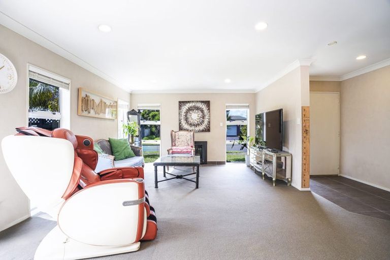 Photo of property in 3 Girvan Terrace, Wattle Downs, Auckland, 2103