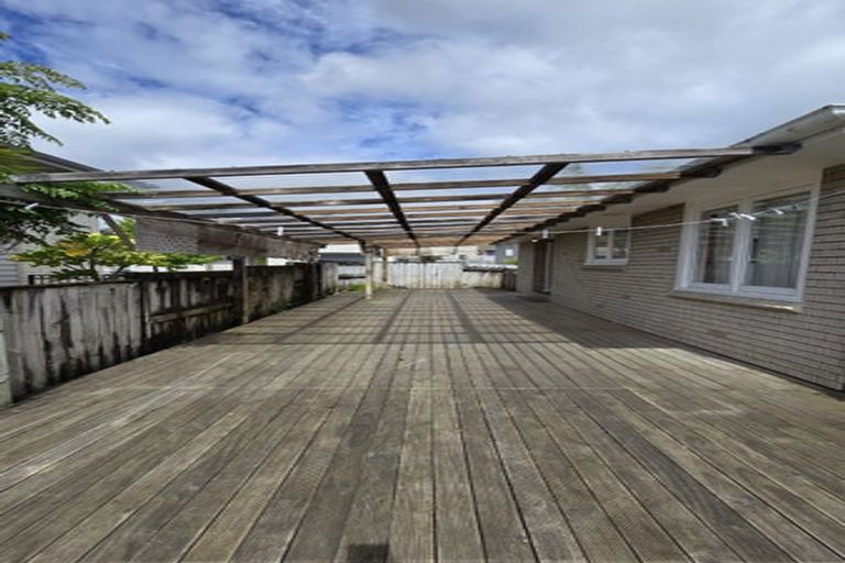 Photo of property in 4 Binsted Road, New Lynn, Auckland, 0600