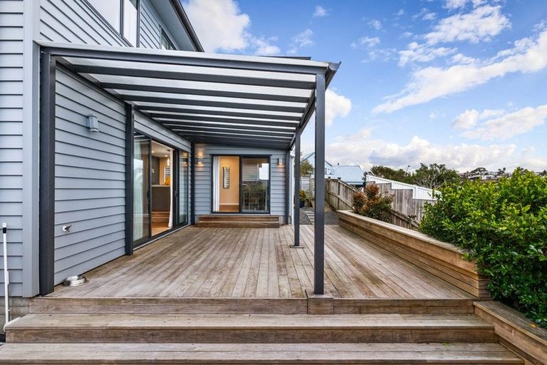 Photo of property in 11 Matisse Drive, West Harbour, Auckland, 0618