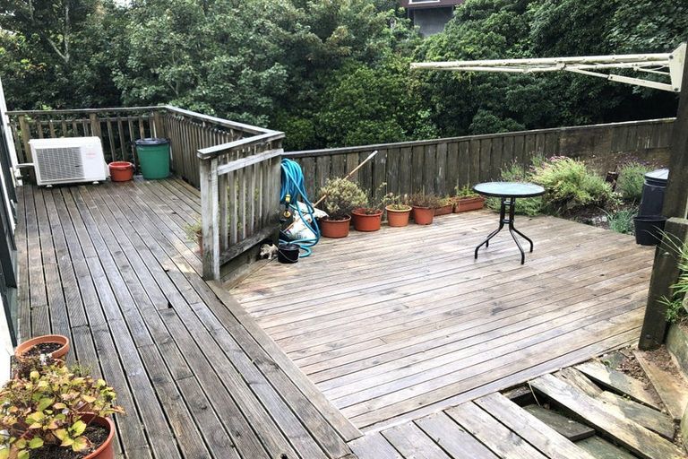 Photo of property in 1/6 Mataroa Avenue, Northland, Wellington, 6012