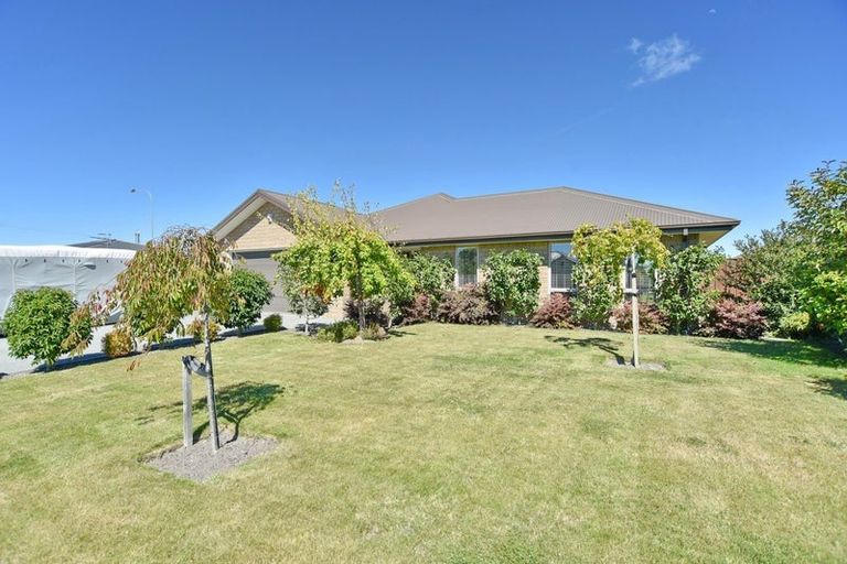 Photo of property in 7 Walnut Way, Rangiora, 7400