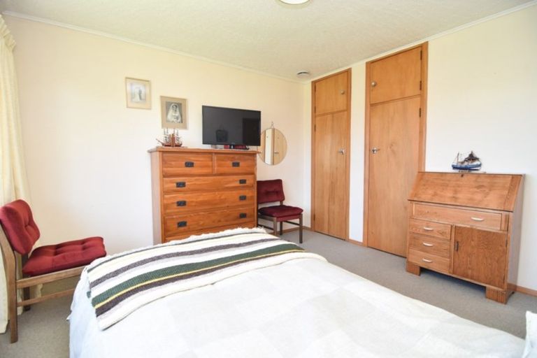 Photo of property in 10-12 Mckenzie Terrace, Carterton, 5713