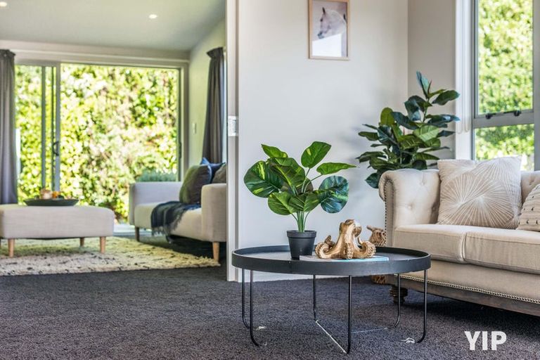 Photo of property in 35 Meadowcroft Grove, Johnsonville, Wellington, 6037