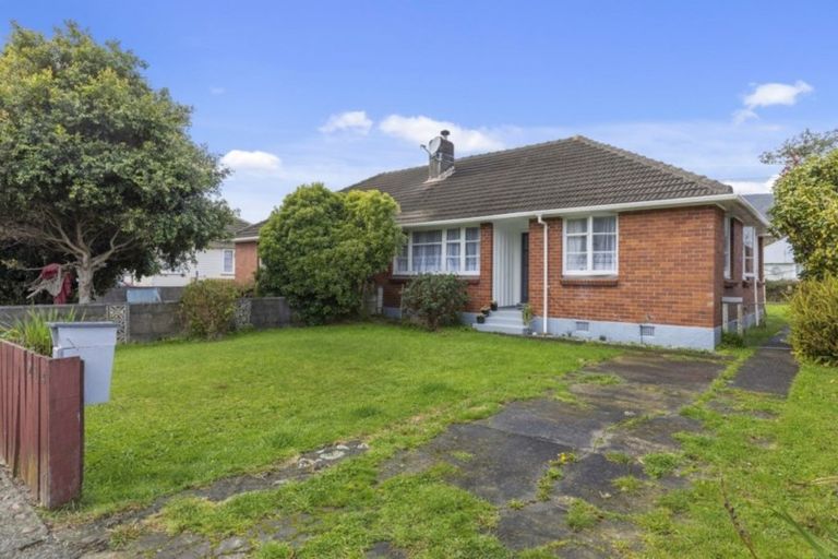 Photo of property in 214 Cambridge Terrace, Naenae, Lower Hutt, 5011